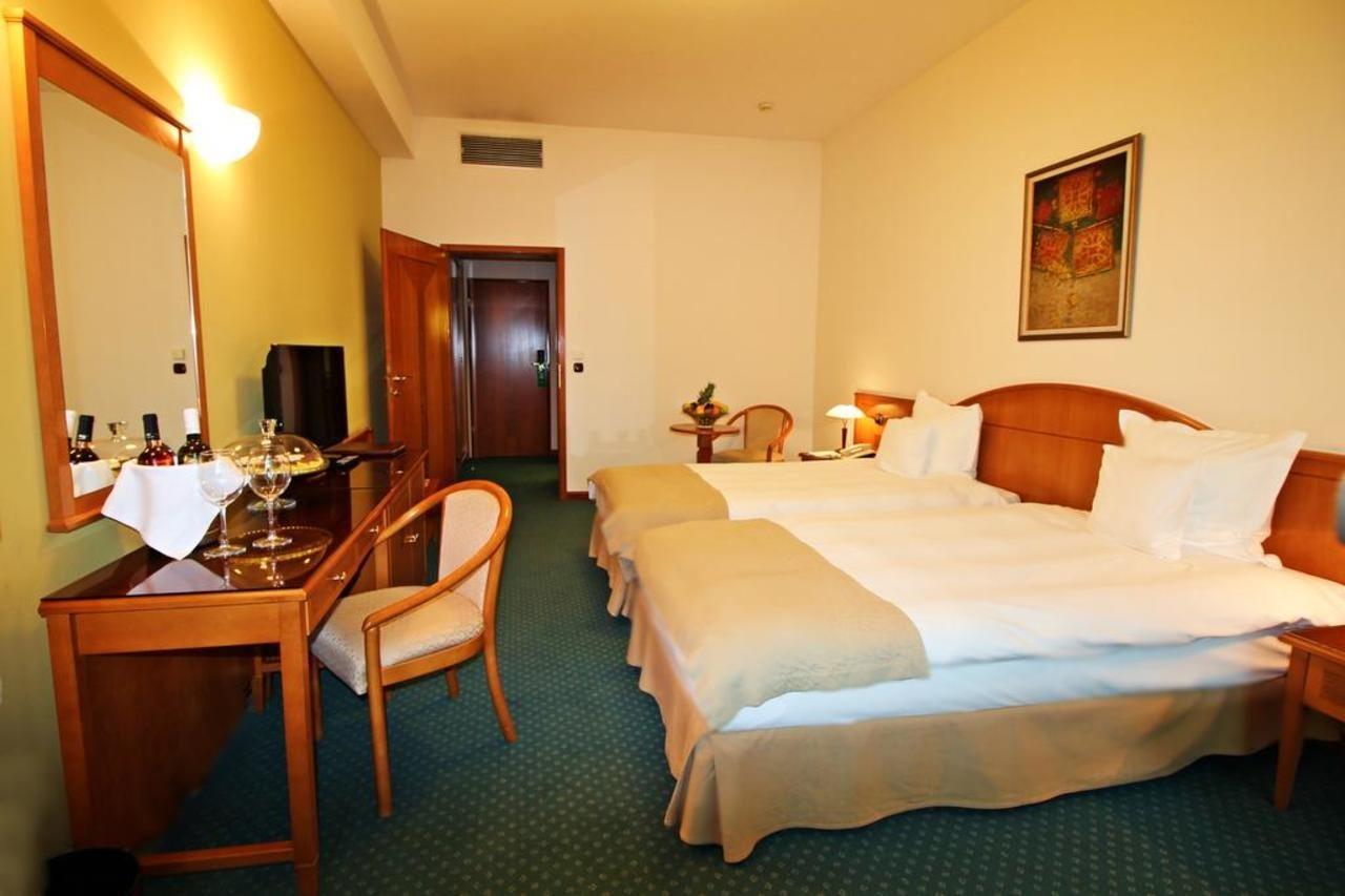 Aleksandar Palace Congress Center &